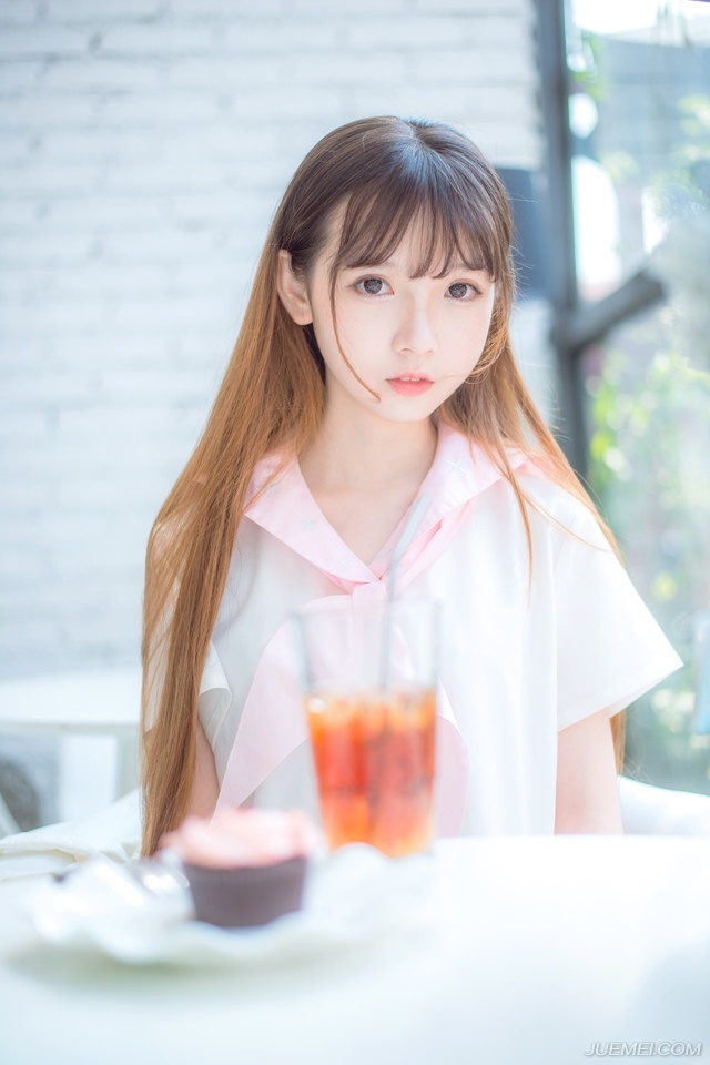 一个家庭没有书，就好像一间房子没有窗户。